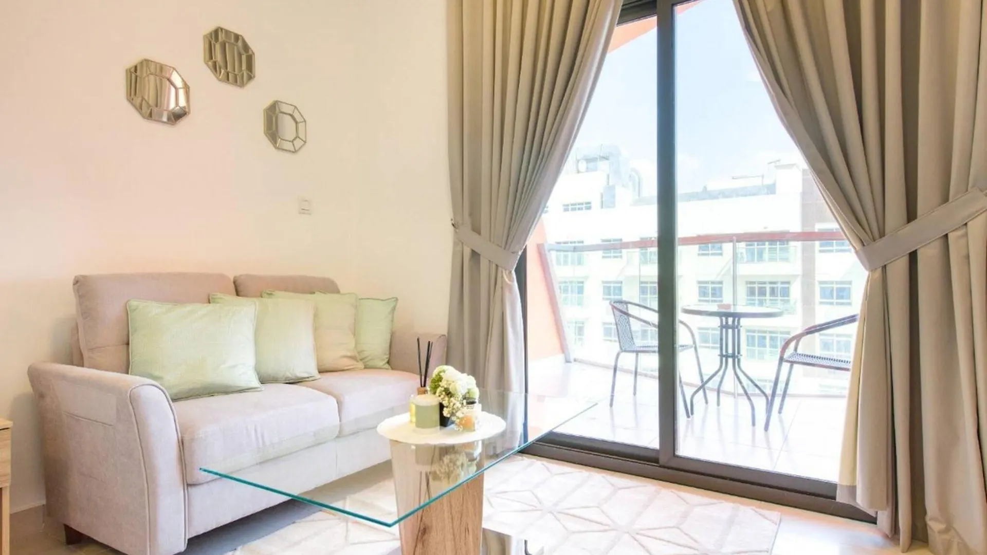 Gorgeous Posh Studio Apartments Dubai