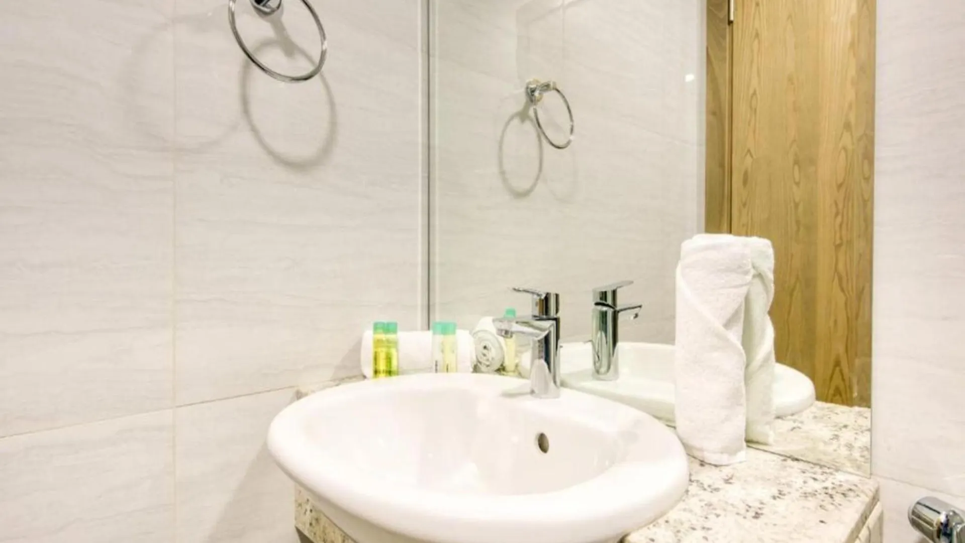 Gorgeous Posh Studio Apartments Dubai 0*,  United Arab Emirates