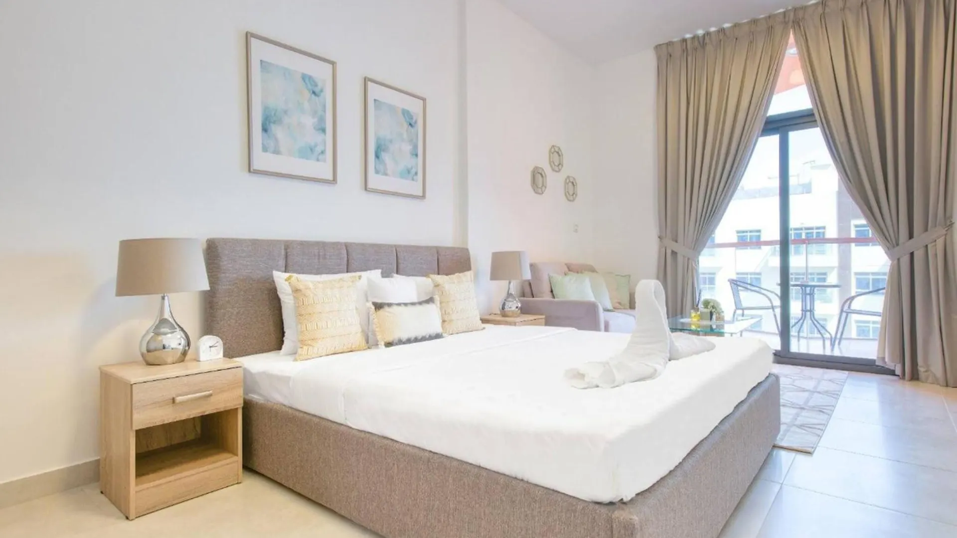 Gorgeous Posh Studio Apartments Dubaj