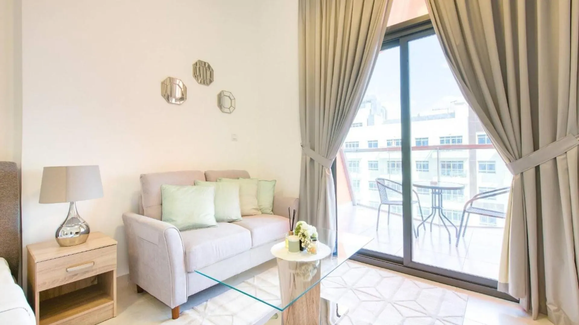 Gorgeous Posh Studio Apartments Dubaj